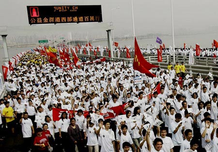 组图:深港五万人共同庆祝深圳湾大桥落成