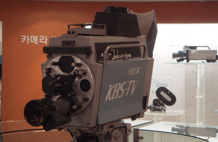 图文:KBS电视台历史最悠久的摄像机