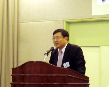 图文:韩国海洋大学教授金泰万致欢迎辞