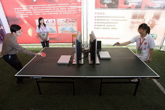 图文:北京科技周虚拟乒乓球游戏