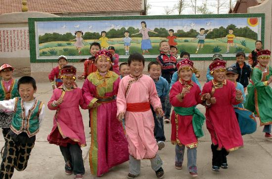 图文:马背小学成为全日制示范学校