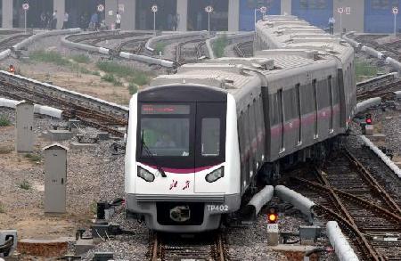 组图:北京地铁5号线通电运行测试