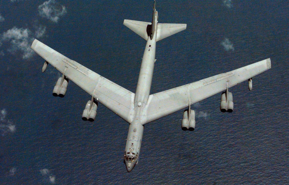 B-52“同温层堡垒”战略轰炸机(组图)