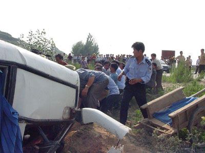 甘肃平凉发生特大交通事故 12人死亡38人受伤
