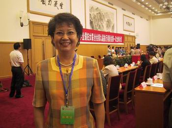 李维康:提高第三产业从业妇女的素质刻不容缓(图)