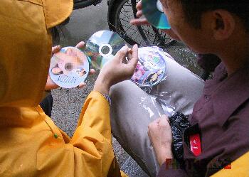 潍坊:商城公然贩卖"月色"(黄带)组图的荷塘v商城情趣图片