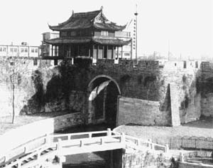 新闻中心 综合 > 正文   中国古代建筑,在设计中就考虑到如何进行防御