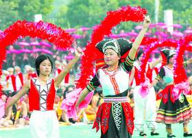 广西富川瑶族自治县庆祝民族自治20周年(图)