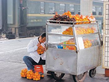 列车上29人食物中毒 长沙火车站停售盒饭(图)