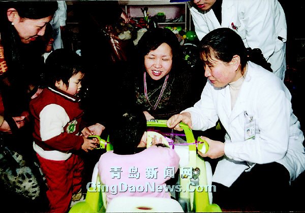 青岛海慈医院的全体医务人员来到青岛市儿童福
