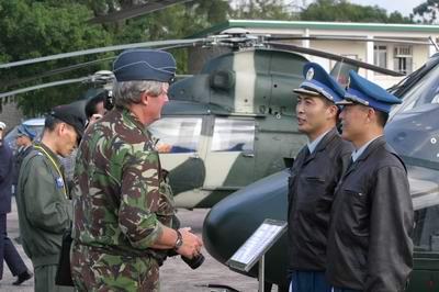 国防部外事办公室主任张邦栋少将及夫人,驻港部队司令员王继堂少将