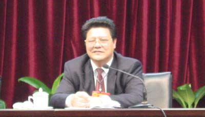 惠州市委书记,市人大常委会主任柳锦州代表"经济发展,速度,质量要
