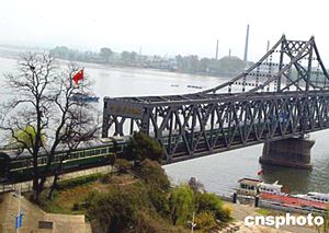 组图:中国通往朝鲜平壤铁路客车照常运行