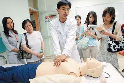 广州中医药大学模拟病房及解剖实验室昨天首次
