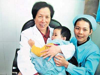张女士的丈夫患有先天性的无精症,她于2003年春天来深圳边防医院生殖