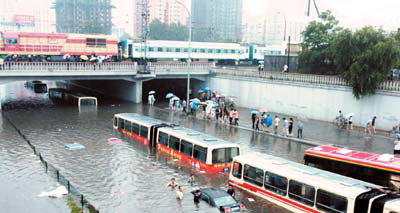 暴雨突袭+水浸京城(图)