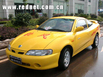 中国自主研发的第一辆跑车美人豹登陆长沙(组