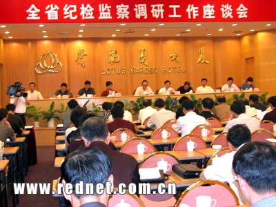 孙载夫:提高纪检监察机关监督能力 加强队伍建设(图)