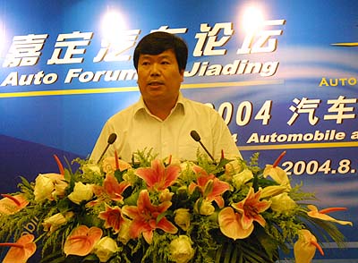 上海嘉定区安亭镇镇长张黎平作演讲(图)