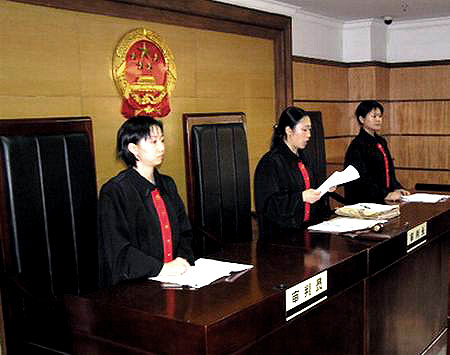大陆成人光碟网的两个网站在网上张贴大量色情图片