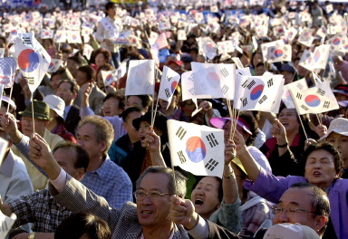 10万韩国民众示威反对废除《国家保安法》