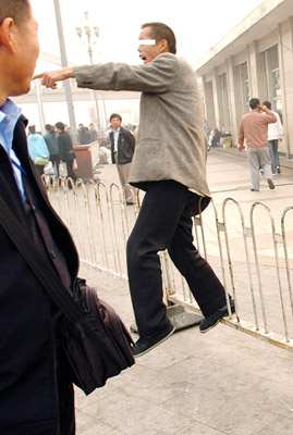 组图:北京站出租车拒载现象严重