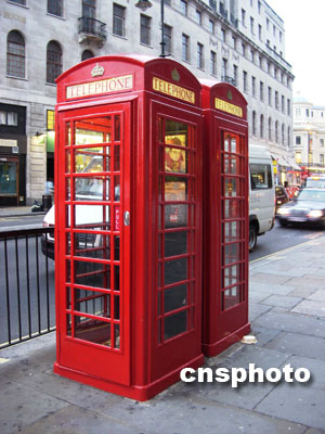 极其英国特色的马路电话亭(图)
