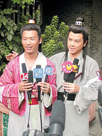 陈嘉辉(右)表示目前还是工作第一.时报记者叶毅摄
