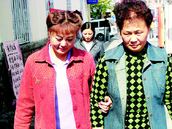踏破铁鞋喜从天降 重庆女找到失散46年的同胞