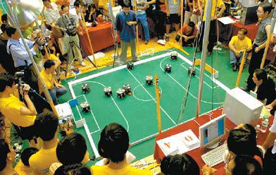 中国足球机器人大赛昨在华南理工大学开幕 58