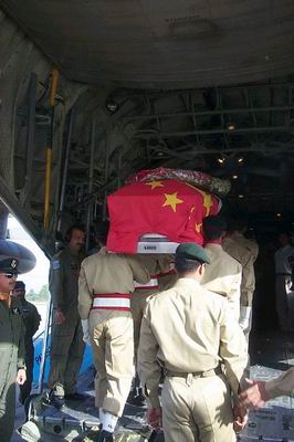 巴基斯坦方面派空军专机运送王鹏遗体回国(组图)
