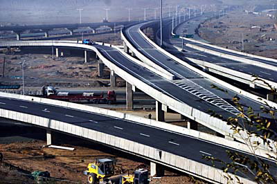 新疆最大的互通式立交桥竣工(图)