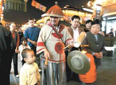 (图文)杭州文化古街又见打更人