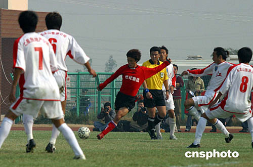 图:中国足球乙级联赛决赛阶段在郑州举行