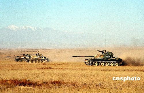 组图：新疆军区进行合同战术实战演习