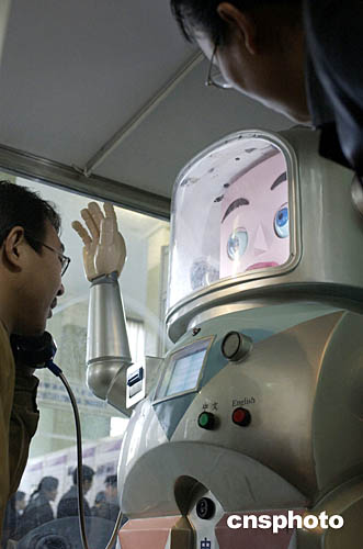 2004中国国际机器人展览会开幕(组图)