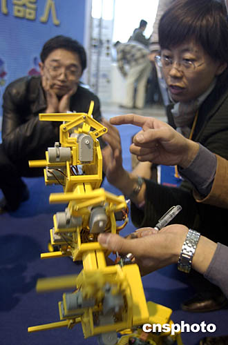 2004中国国际机器人展览会开幕(组图)