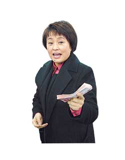 拖欠物业费案昨日开庭 朱明瑛手举钞票出庭自辩(图)