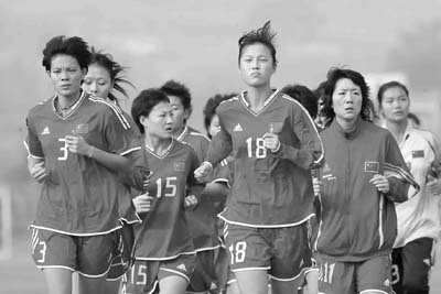 中国女足年终排名第6(组图)