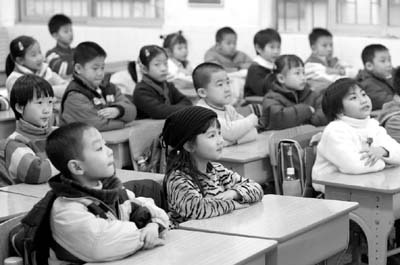 根据学生建议广雅小学试行便服日(图)