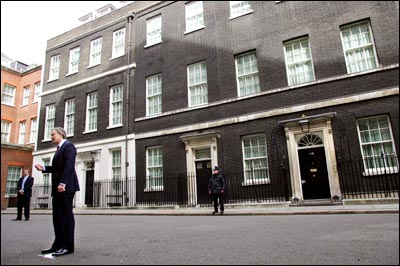 4月5日,英国首相布莱尔在唐宁街宣布,英国全国大选将于5月5日举行.