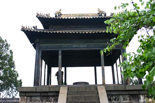 位于岱庙后花园东南角的铜亭,为明万历四十三年(1615年)铸造