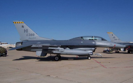 丹麦特马公司为F-16战机生产新型武器挂架(图