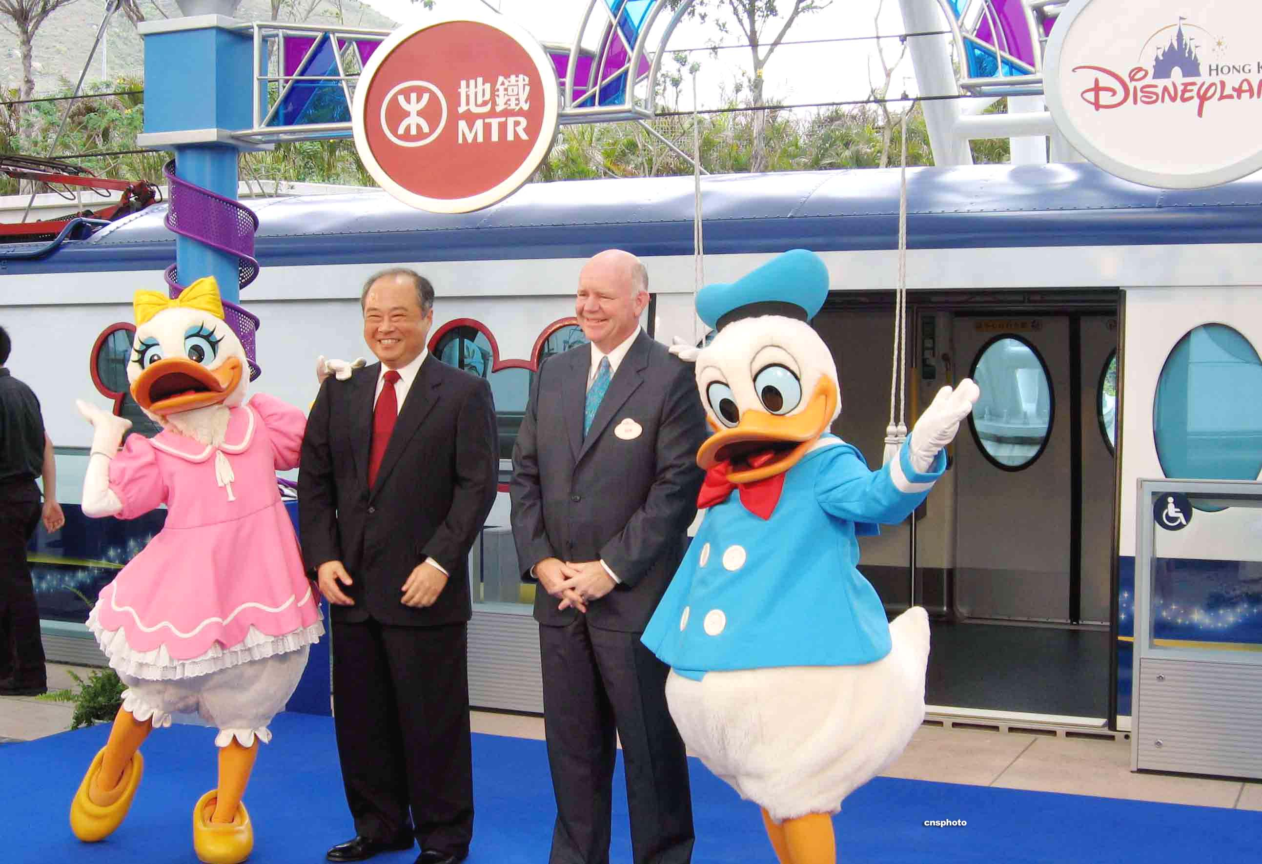 【上海地铁11号线】新的迪士尼主题车辆龙华出站_哔哩哔哩_bilibili