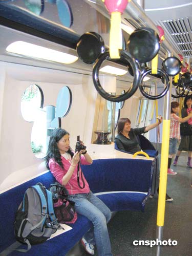 图:香港地铁公司世界首列迪斯尼专线列车开幕