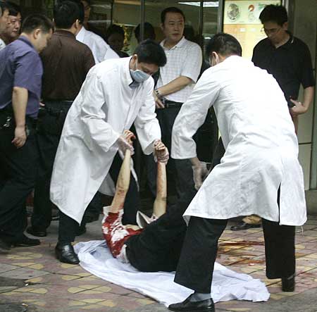 重庆今日上午发生一起恶性持枪抢劫事件(组图
