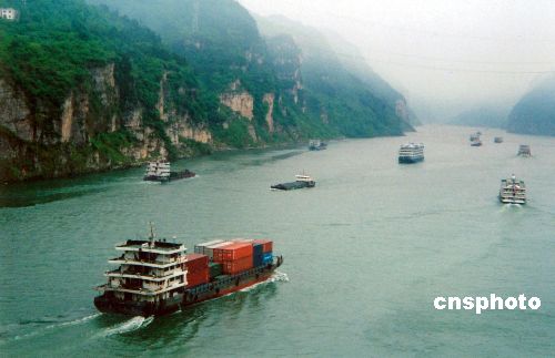 图:长江成为世界内河水运最发达的通航河流之