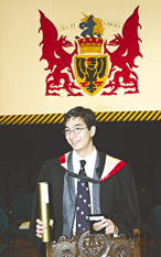 多伦多一天才华生17岁大学毕业获多项荣誉(图