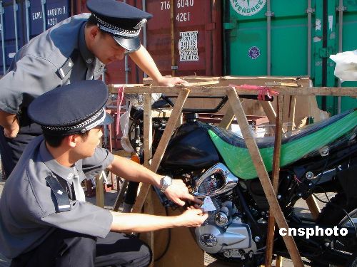 图:宁波海关查获近两千辆违规出口摩托车
