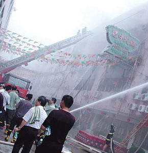 广东汕头一宾馆发生大火 已造成31死15伤(图)